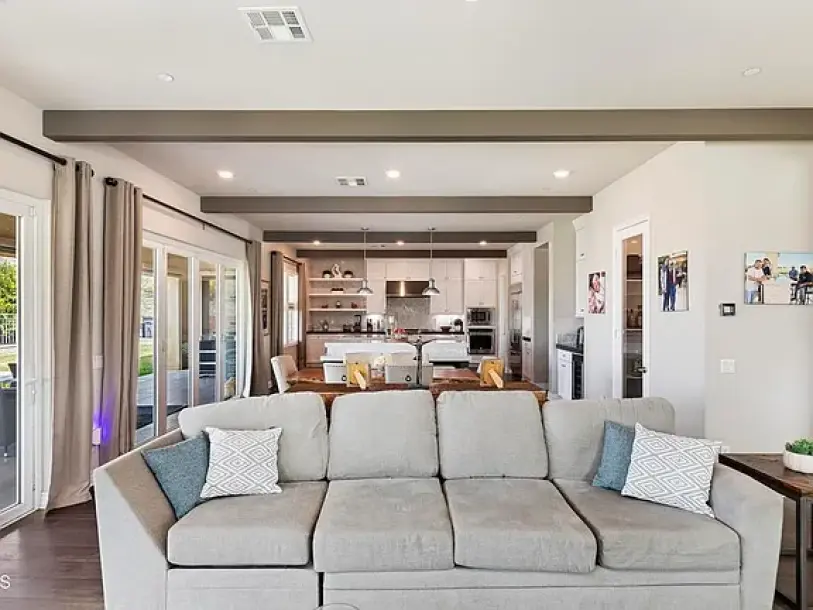 16094 Mariposa Ave, Riverside, CA 92504-29