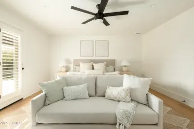 8401 E Vista Del Lago