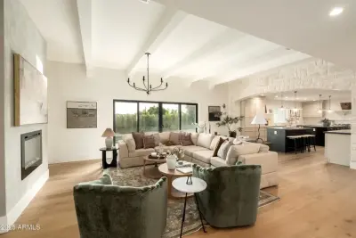 8401 E Vista Del Lago