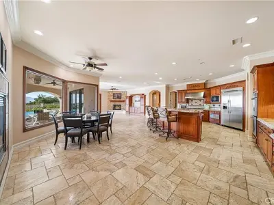 423 Cleveland Way, Corona, CA 92881