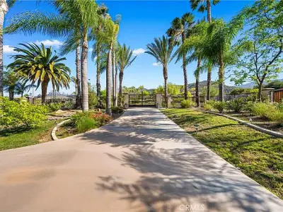 423 Cleveland Way, Corona, CA 92881