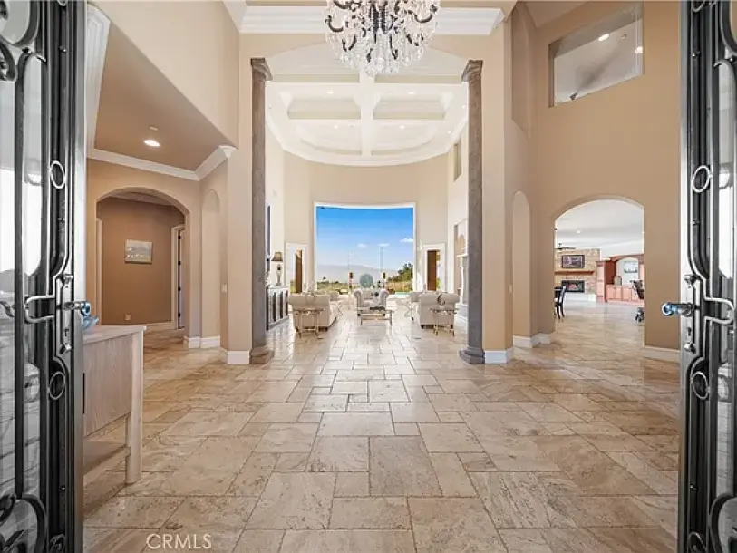 423 Cleveland Way, Corona, CA 92881-8