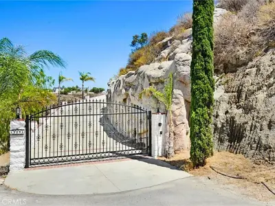 17295 Ridge Canyon Dr, Riverside, CA 92506