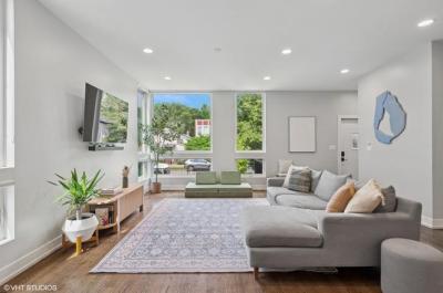 1633 N Saint Louis Ave