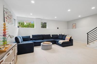 1633 N Saint Louis Ave