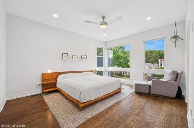 1633 N Saint Louis Ave