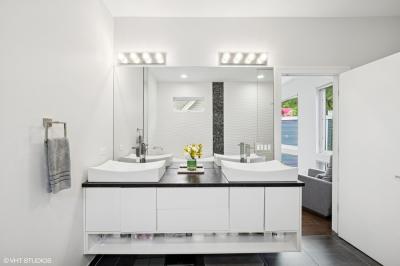 1633 N Saint Louis Ave