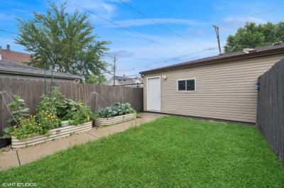 1633 N Saint Louis Ave