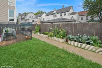 1633 N Saint Louis Ave