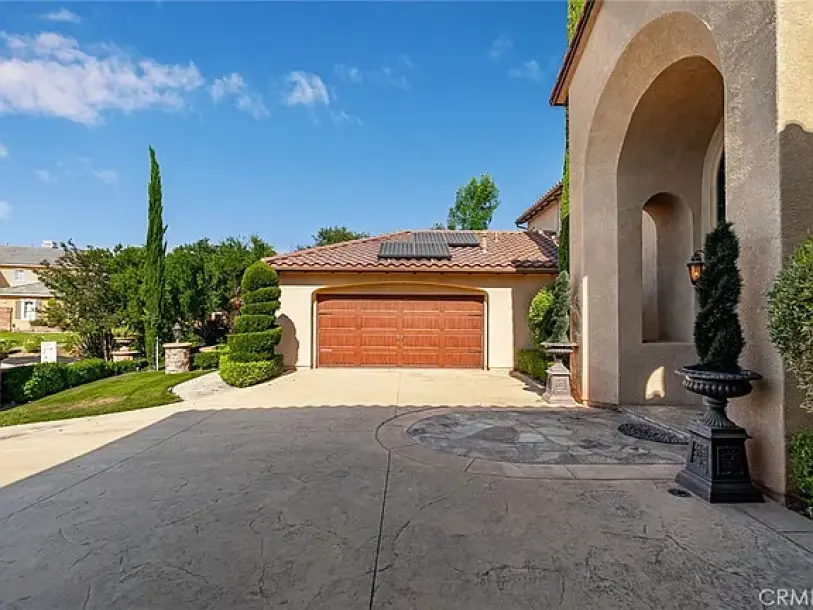 1578 Twin Oaks Cir, Corona, CA 92881-6
