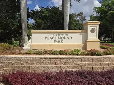 1041 Woodfall Ct, Weston, FL 33326