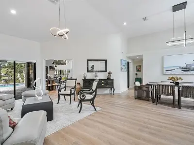 1041 Woodfall Ct, Weston, FL 33326