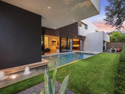 1529 Indiana St, Houston, TX 77006