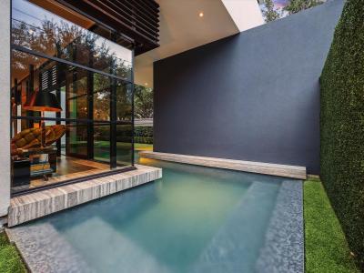 1529 Indiana St, Houston, TX 77006