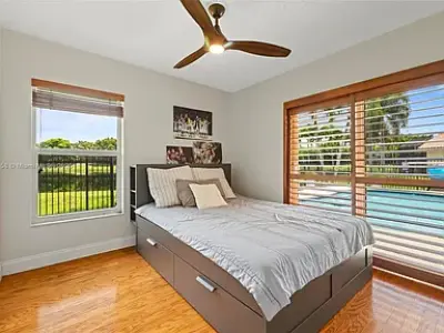 1720 Lakeshore Dr, Weston, FL 33326