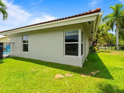 1720 Lakeshore Dr, Weston, FL 33326