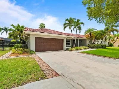 1720 Lakeshore Dr, Weston, FL 33326