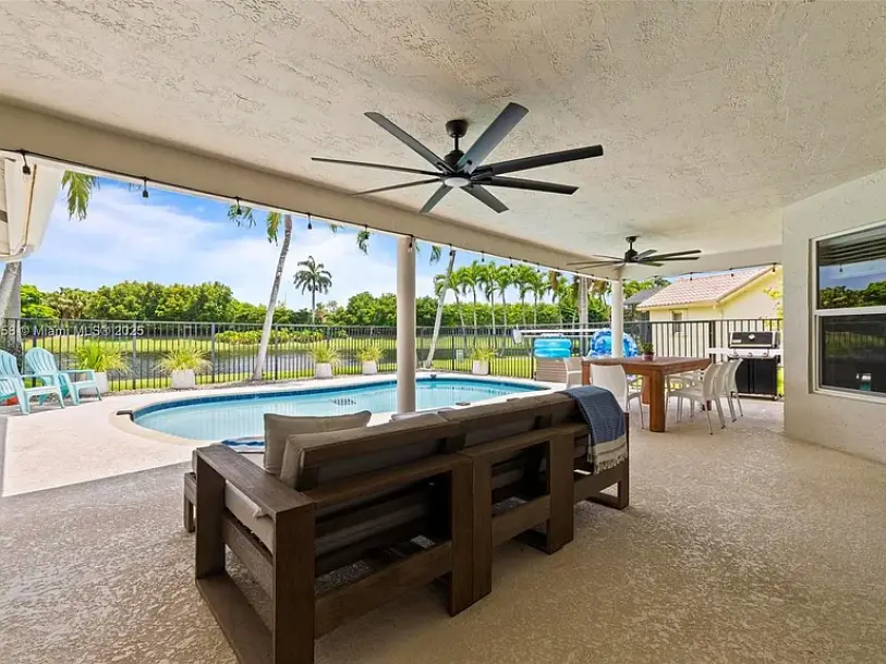 1720 Lakeshore Dr, Weston, FL 33326-17
