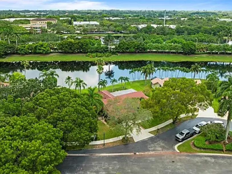 1720 Lakeshore Dr, Weston, FL 33326-4