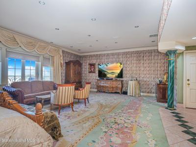 177 Benedict Rd, Staten Island, NY 10304