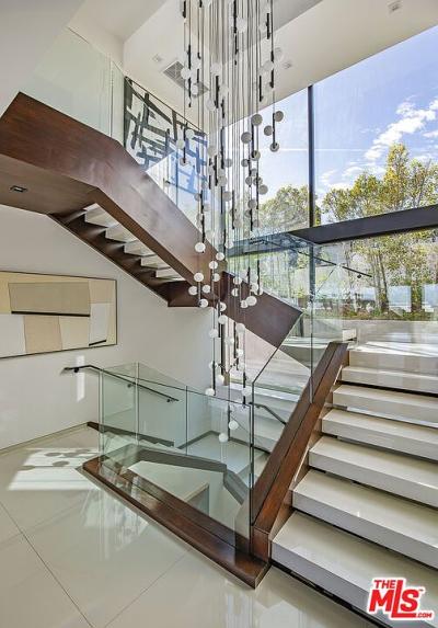 2301 Hercules Dr, Los Angeles, CA 90046