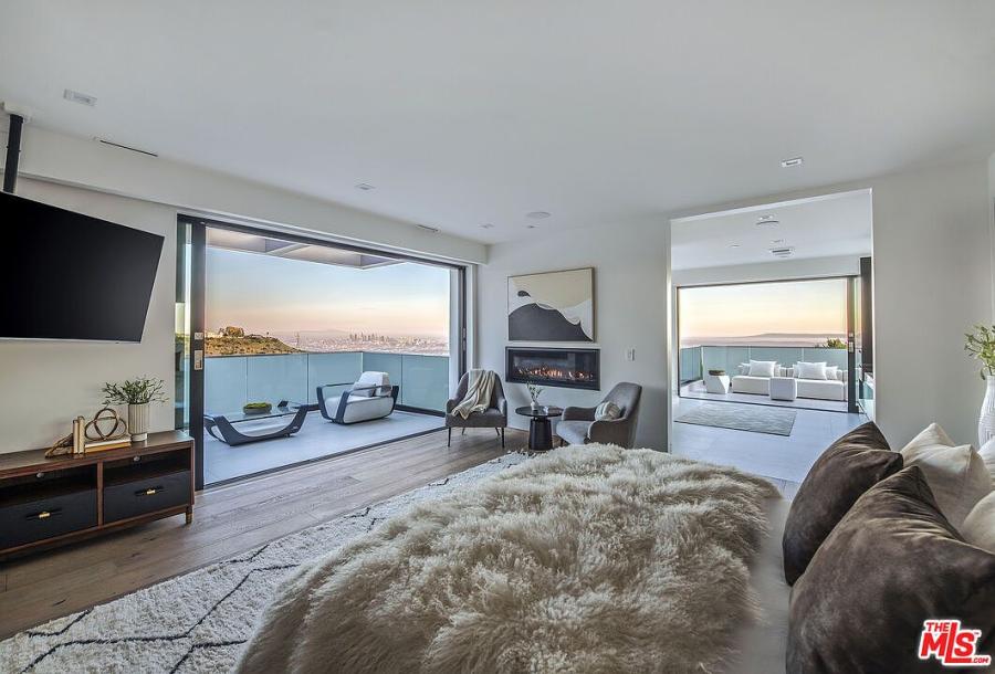 2301 Hercules Dr, Los Angeles, CA 90046-12