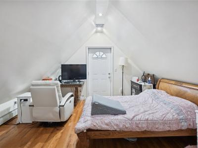 250-16 41st Road, Little Neck, NY 11363