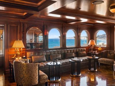 1900 Spindrift Dr, La Jolla, CA 92037