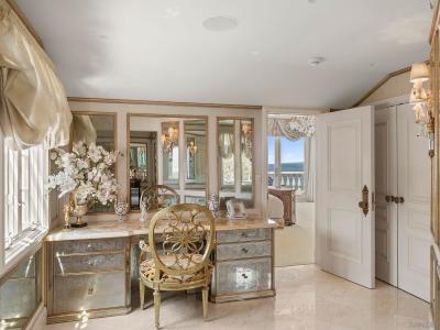 1900 Spindrift Dr, La Jolla, CA 92037