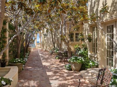 1900 Spindrift Dr, La Jolla, CA 92037