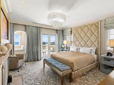 1900 Spindrift Dr, La Jolla, CA 92037