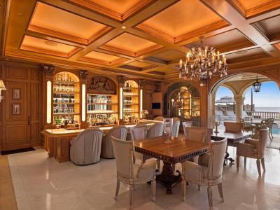 1900 Spindrift Dr, La Jolla, CA 92037