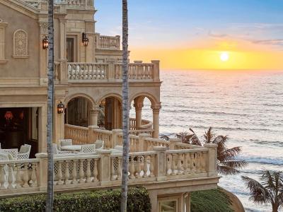 1900 Spindrift Dr, La Jolla, CA 92037