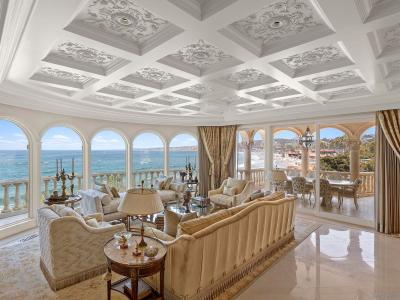 1900 Spindrift Dr, La Jolla, CA 92037