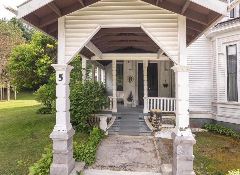 5 Clement Road, Rutland City, VT 05701-3