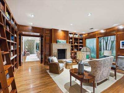 501 W Friar Tuck Ln, Houston, TX 77024