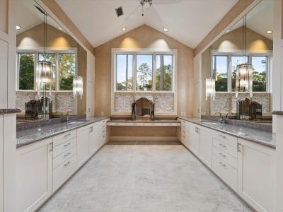 501 W Friar Tuck Ln, Houston, TX 77024