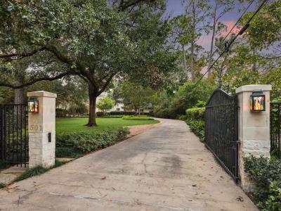 501 W Friar Tuck Ln, Houston, TX 77024