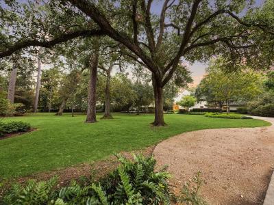 501 W Friar Tuck Ln, Houston, TX 77024