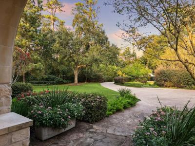 501 W Friar Tuck Ln, Houston, TX 77024