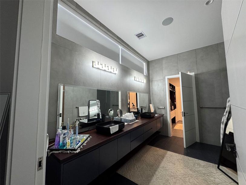 5027 Jackwood St, Houston, TX 77096-15