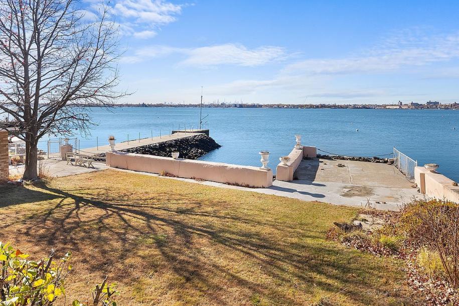 8 Tier St, Bronx, NY 10464-26