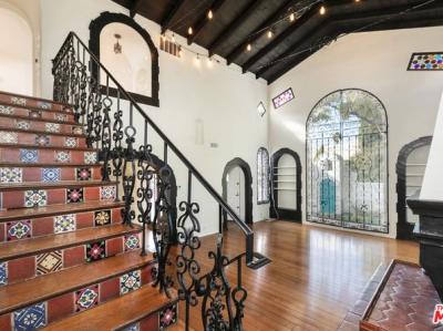 8615 Skyline Dr, Los Angeles, CA 90046