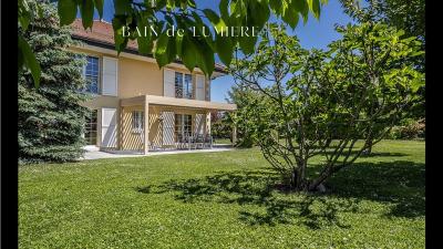 Commugny - detached villa in a green setting