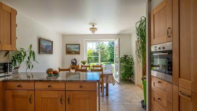 Commugny - detached villa in a green setting