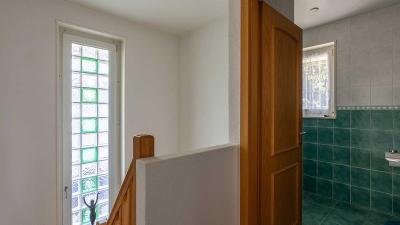 Commugny - detached villa in a green setting