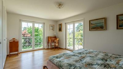 Commugny - detached villa in a green setting