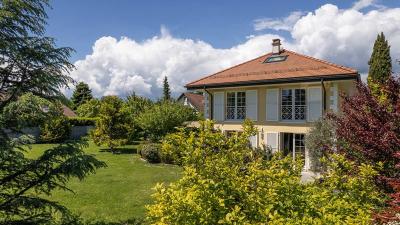 Commugny - detached villa in a green setting