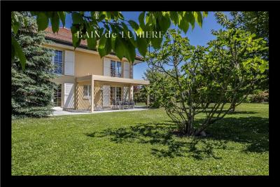 Commugny - detached villa in a green setting