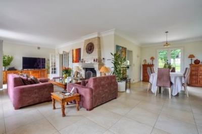 Paris, Île-de-France, Address available on request